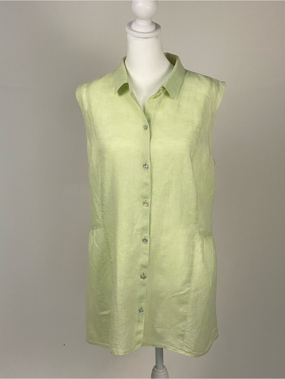 J. Jill Sleeveless Button-Front Linen Tunic in Pale Green